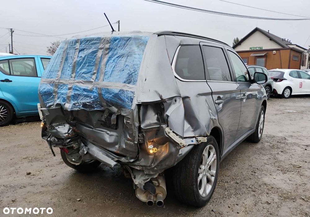 Mitsubishi Outlander - 4