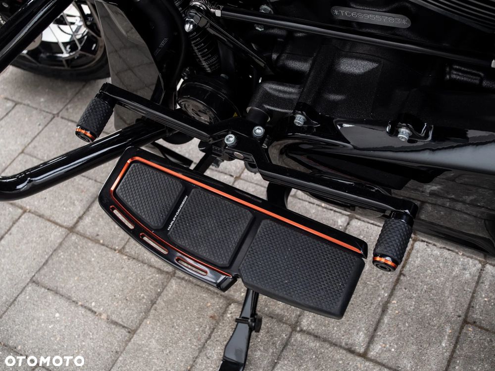 Harley-Davidson Touring Road Glide - 24