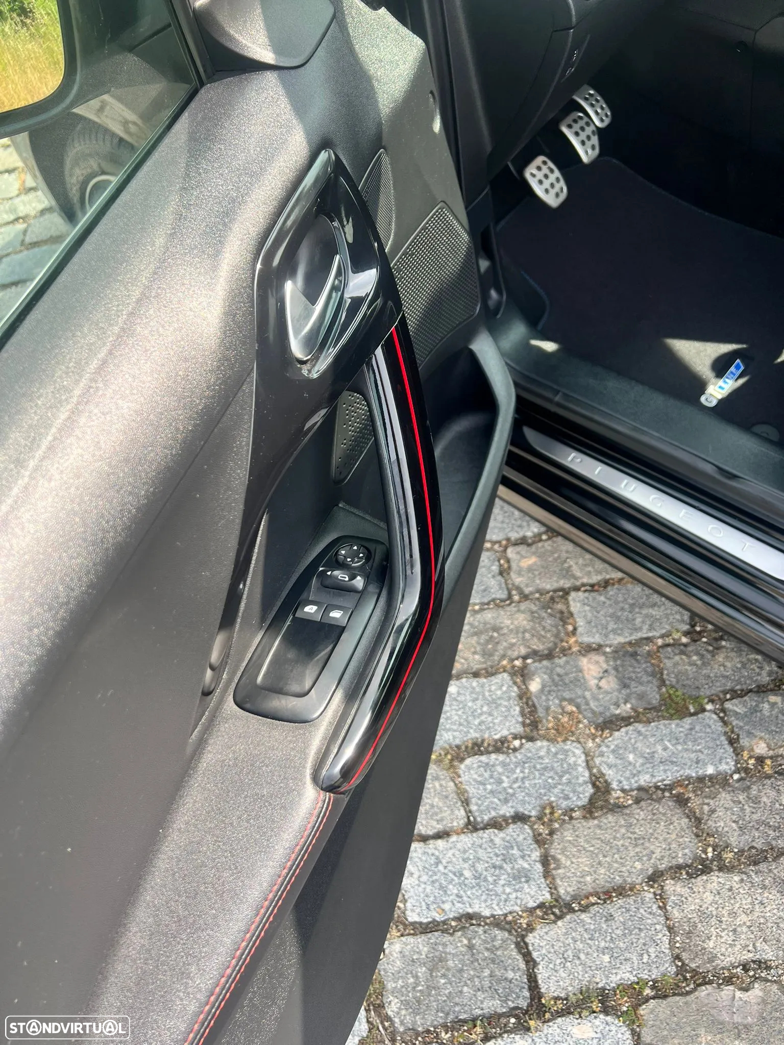 Peugeot 208 1.2 PureTech GT Line - 18