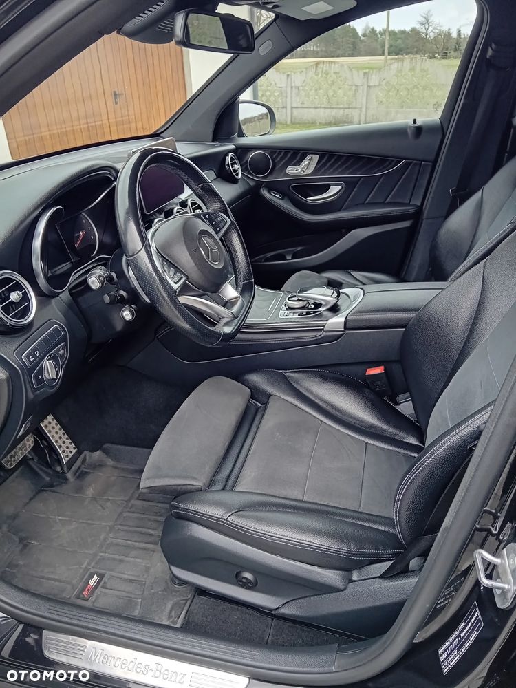 Mercedes-Benz GLC 250 4Matic 9G-TRONIC AMG Line - 24