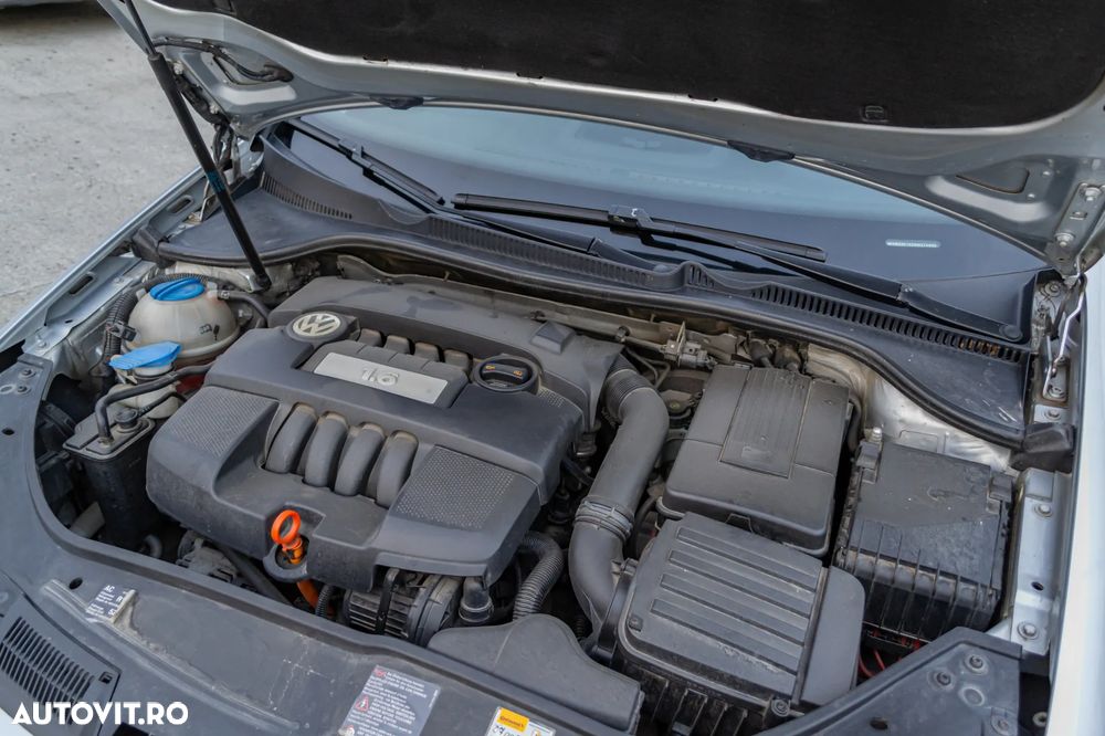 Volkswagen Golf 1.6 Highline - 16