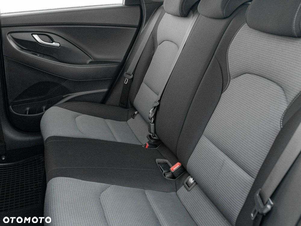 Hyundai i30 1.5 DPI Classic + - 23