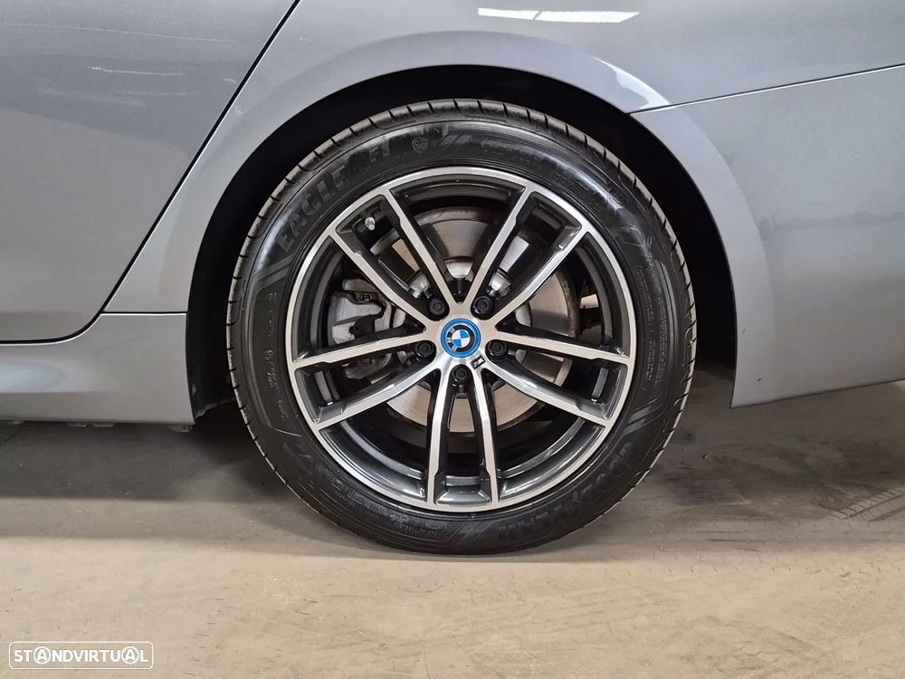 BMW 530 e Pack Desportivo M - 25