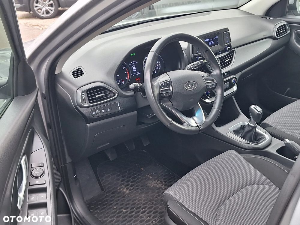 Hyundai i30 1.5 DPI Classic + - 10