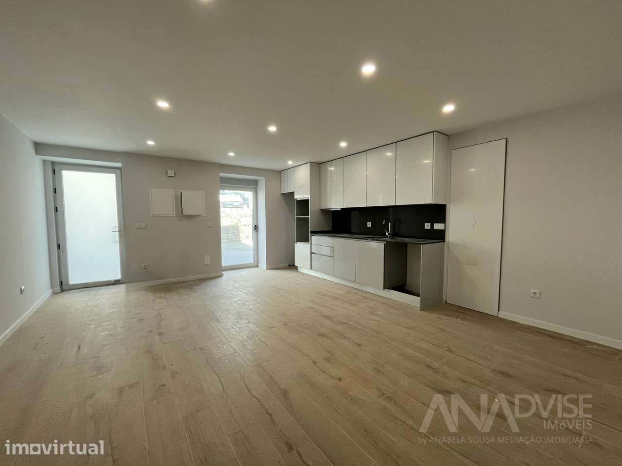 Apartamento T1+1 Venda em Cavernães,Viseu - Grande imagem: 2/32