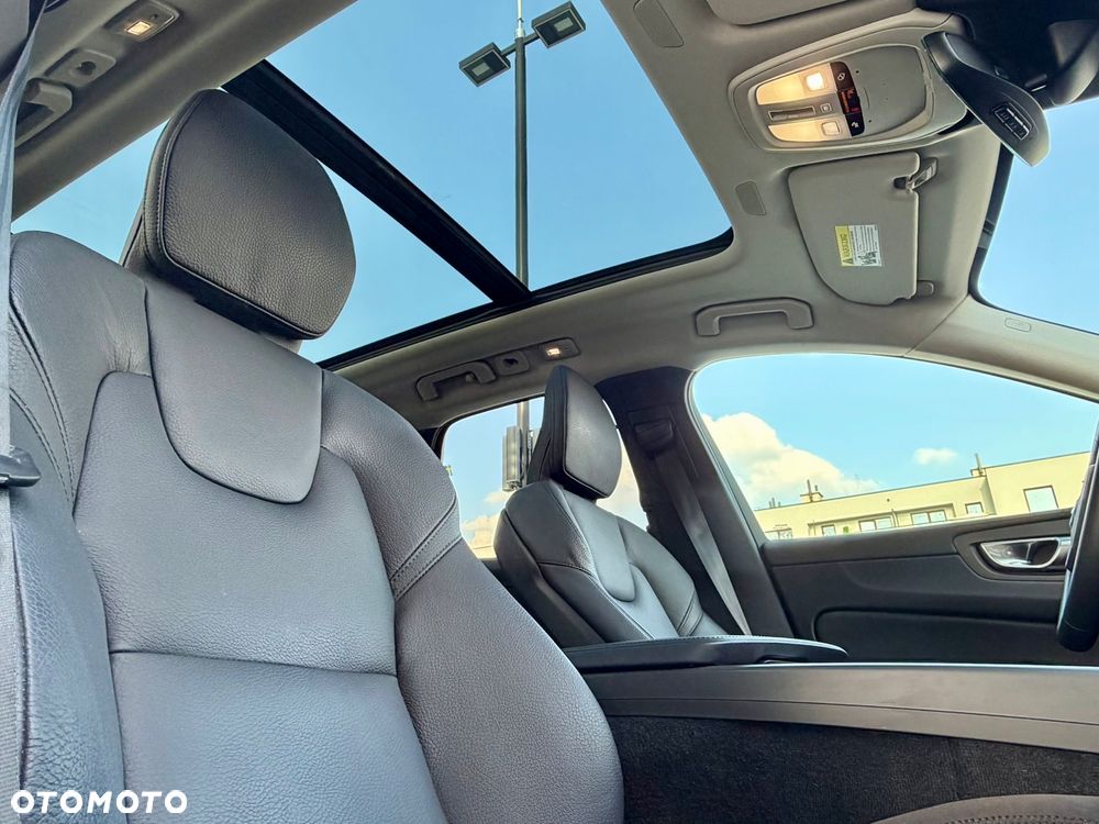 Volvo XC 60 B5 B AWD Plus Dark - 33
