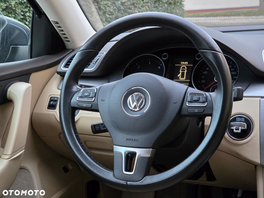 Volkswagen Passat - 25