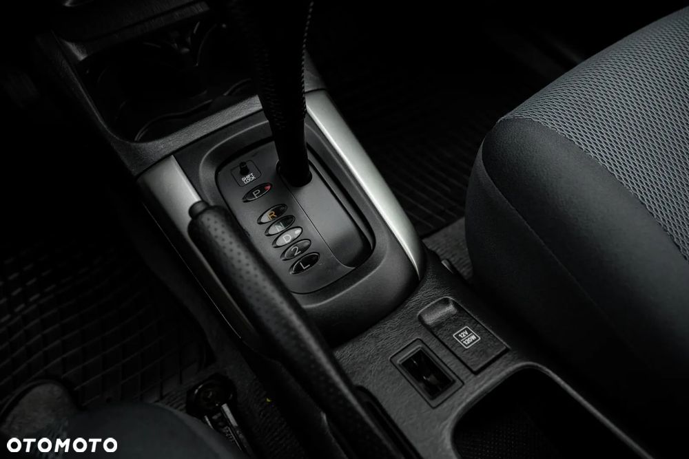 Toyota RAV4 2.0 VVT-i 4x4 - 27