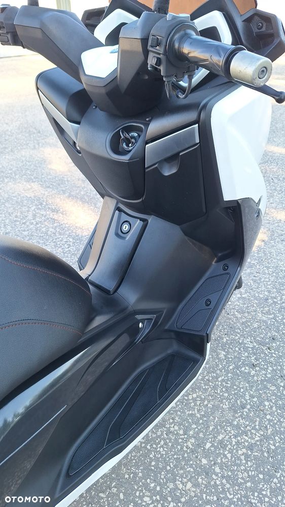 Yamaha X-max - 18