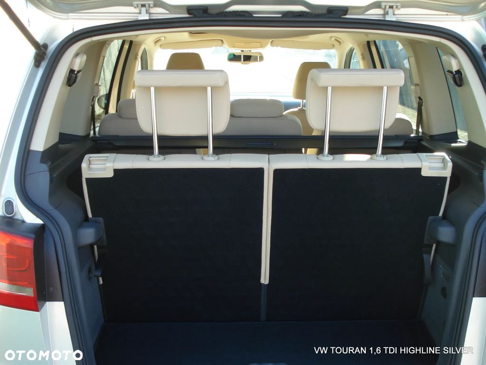 Volkswagen Touran 1.6 TDI DPF BlueMotion Technology DSG Highline - 9