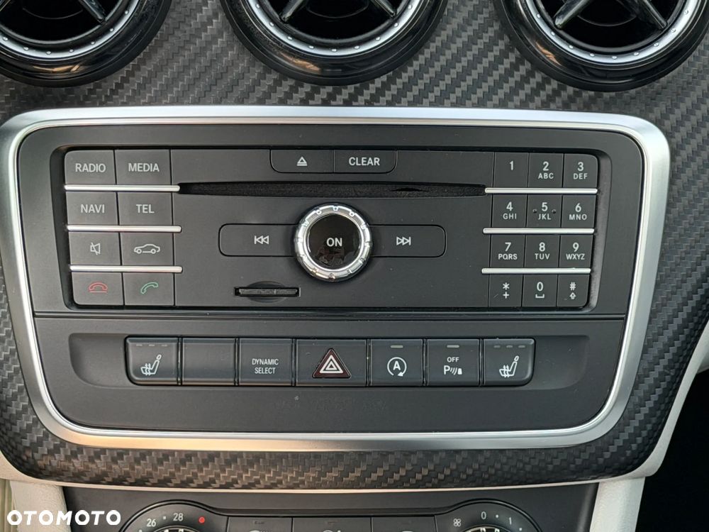 Mercedes-Benz GLA 180 7G-DCT - 20