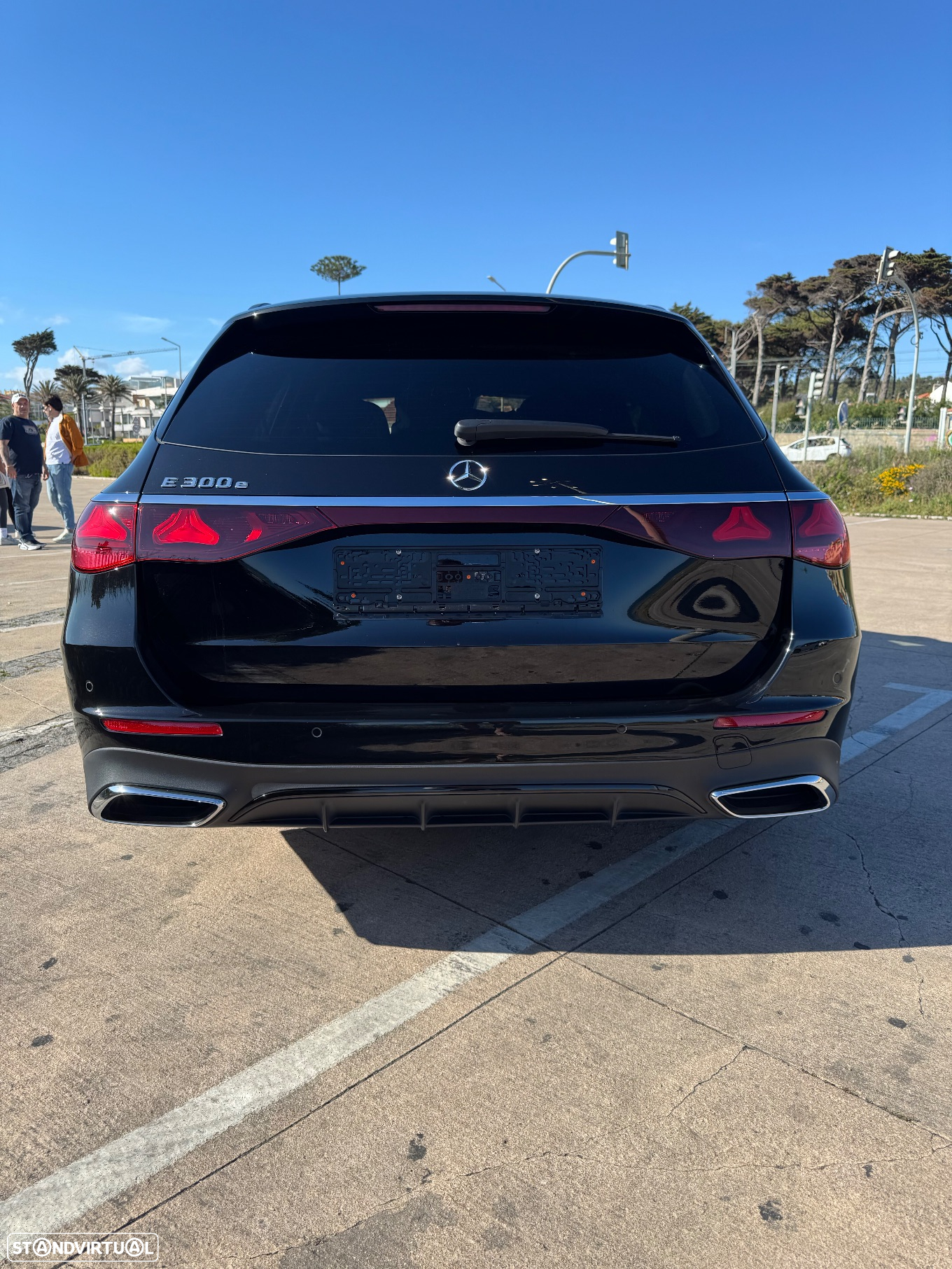 Mercedes-Benz E 300 e AMG Line - 4