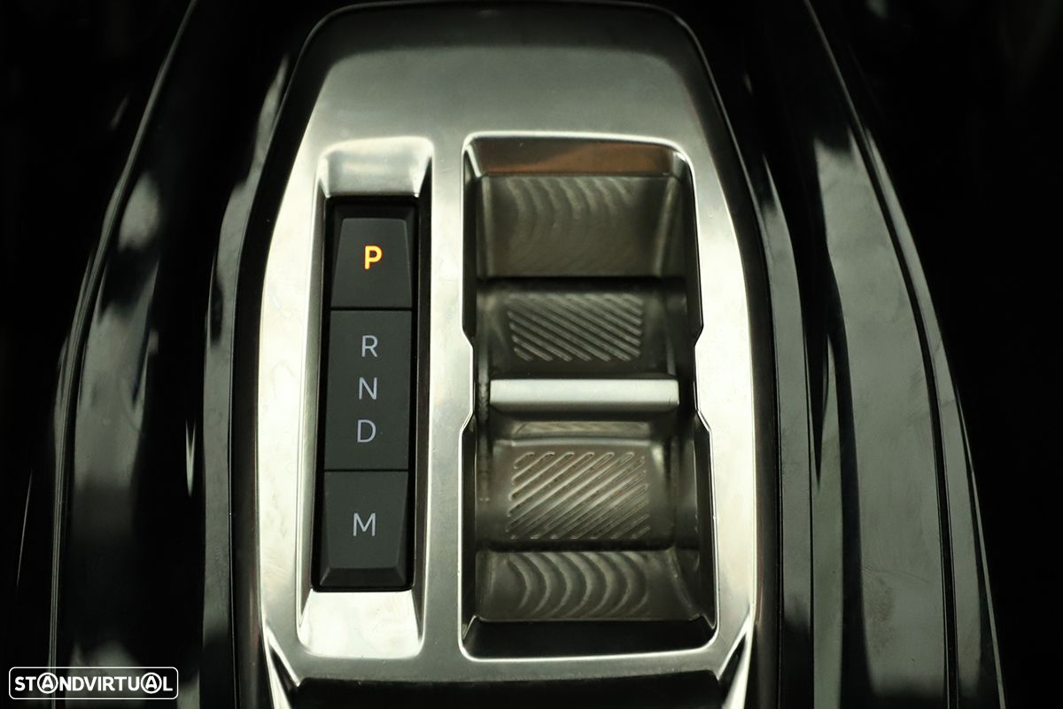 Peugeot 2008 1.2 PureTech GT EAT8 - 13