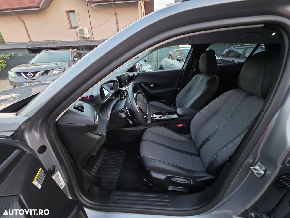 Peugeot 2008 PureTech 130 EAT8 GT - 24