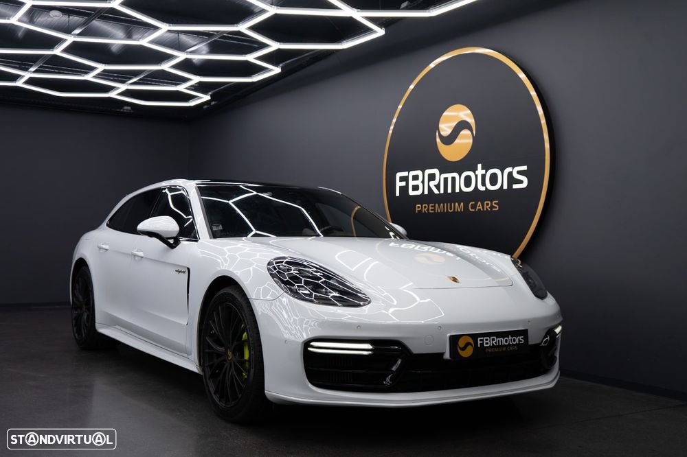 Porsche Panamera Sport Turismo 4 E-Hybrid - 1