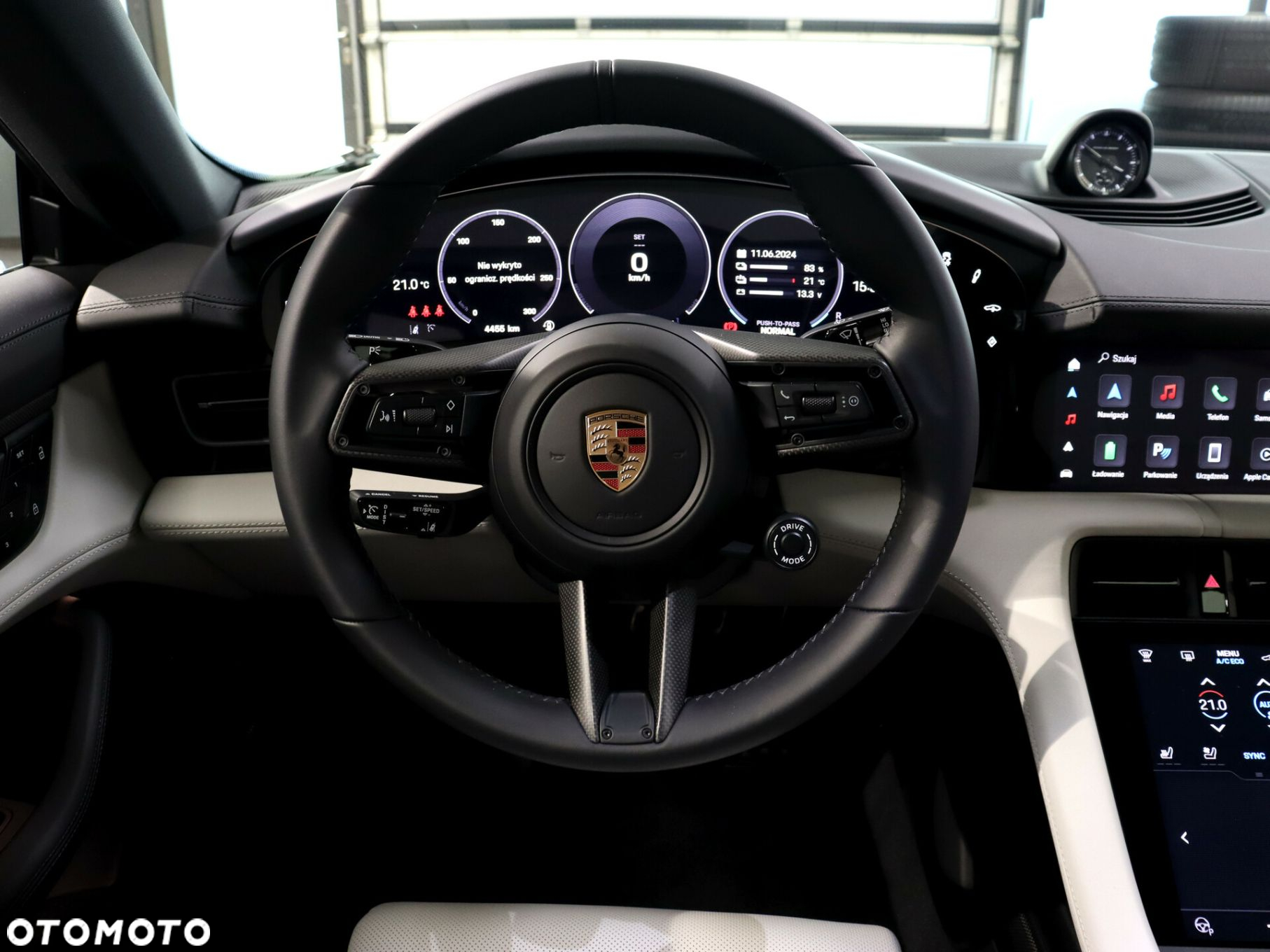 Porsche Taycan - 14