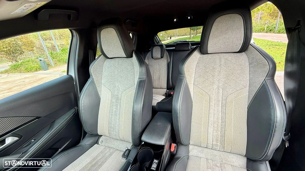 Peugeot e-208 50 kWh GT - 10