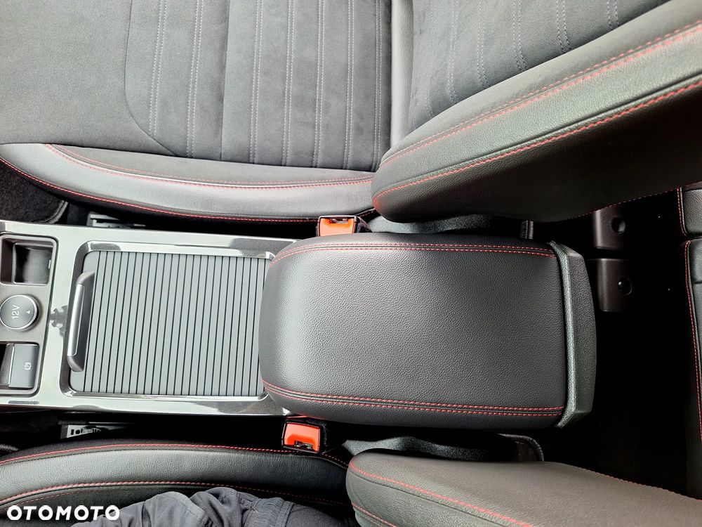 Ford Kuga 1.5 EcoBoost 2x4 ST-Line - 33