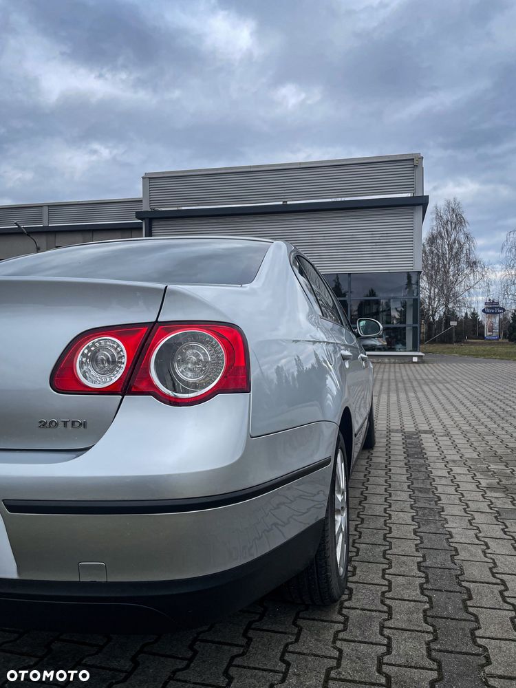 Volkswagen Passat 2.0 TDI Comfortline - 10