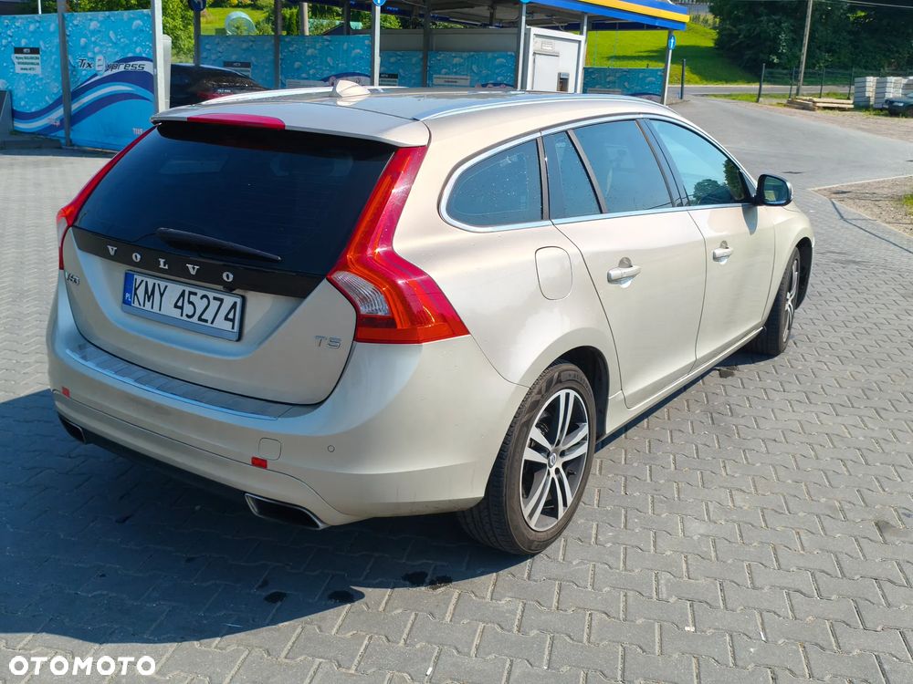 Volvo V60 T5 Drive-E Momentum - 2