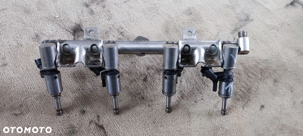 BMW F20 F30 LISTWA WTRYSKOWA 7592426 - 2