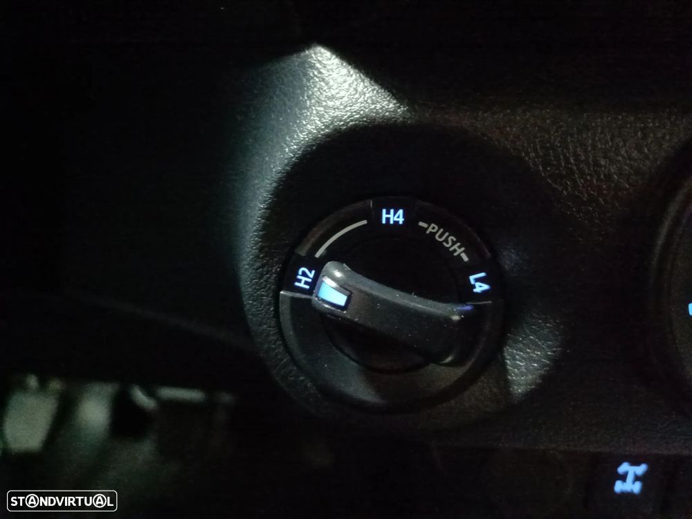 Toyota Hilux - 37
