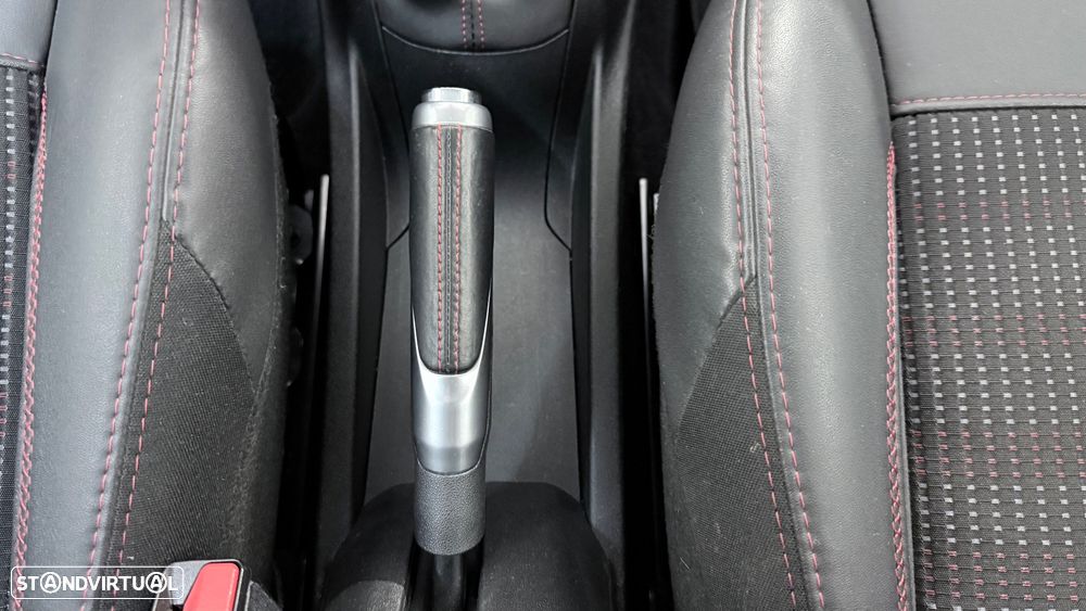Peugeot 208 1.2 PureTech GT Line - 25