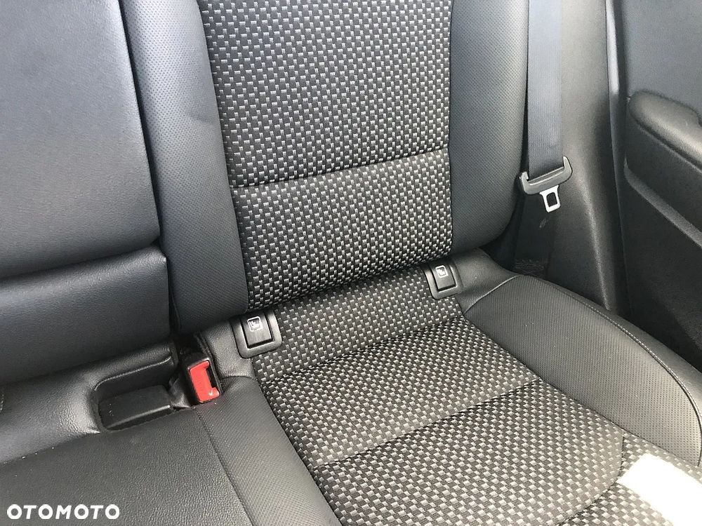 Kia Ceed 1.5 T-GDI MHEV Business Line - 25