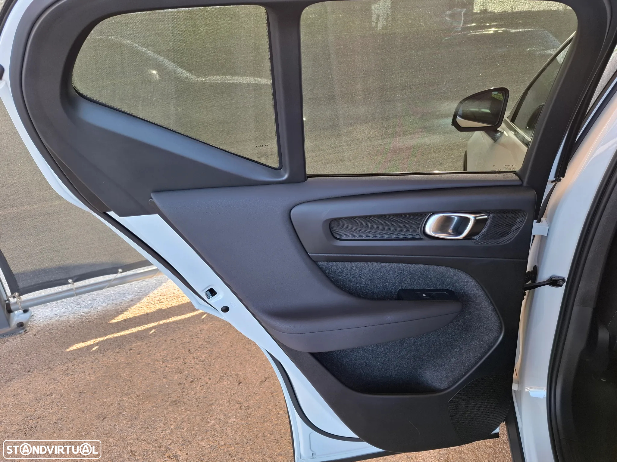Volvo XC 40 1.5 T2 Plus Dark Auto - 33