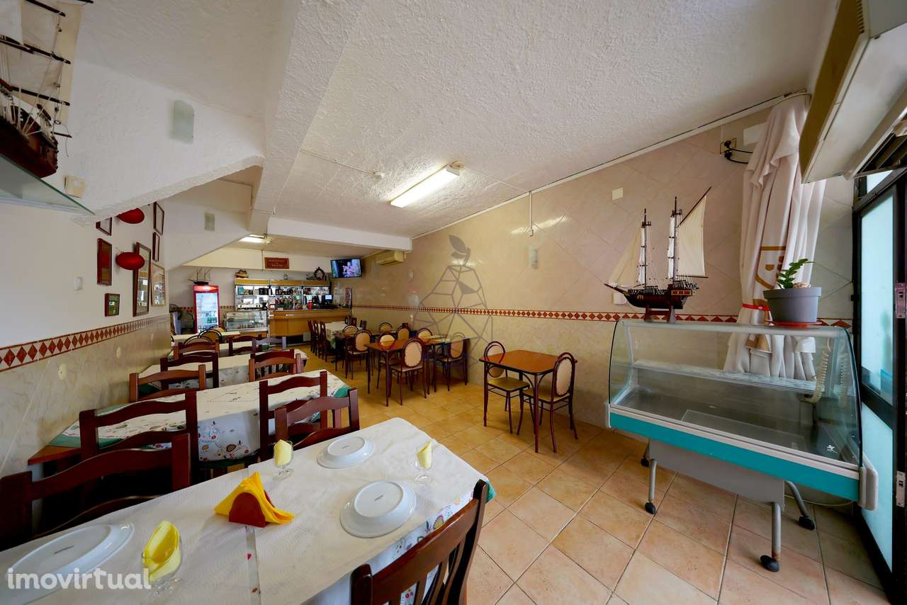 Espaço Comercial  com Restaurante em Funcionamento nos Três Bicos - Po - Grande imagem: 2/31