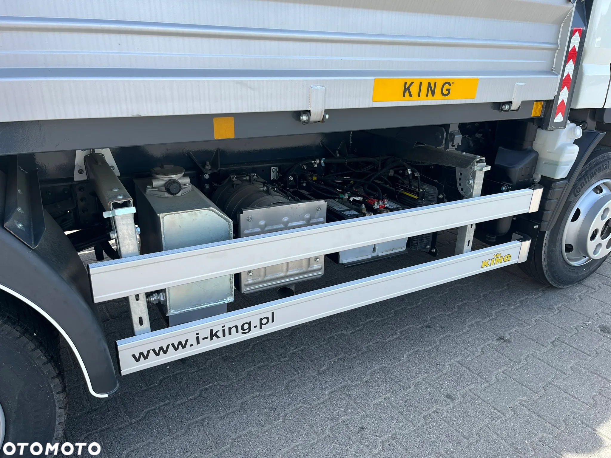 FUSO Canter 7C18 Wywrotka 3W - 9