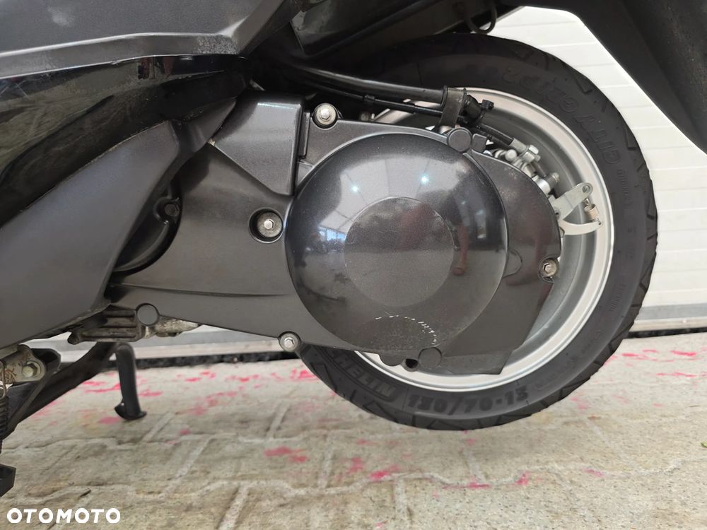 Suzuki Burgman - 17
