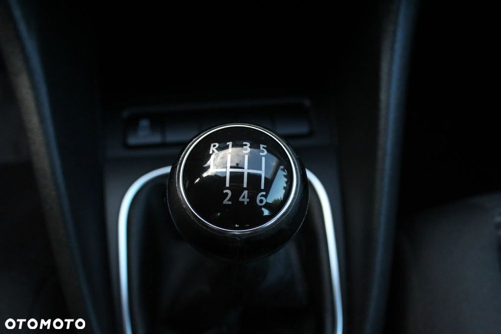 Volkswagen Golf - 22