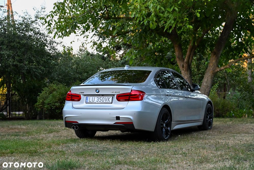BMW Seria 3 330i xDrive Edition M Sport Shadow - 4