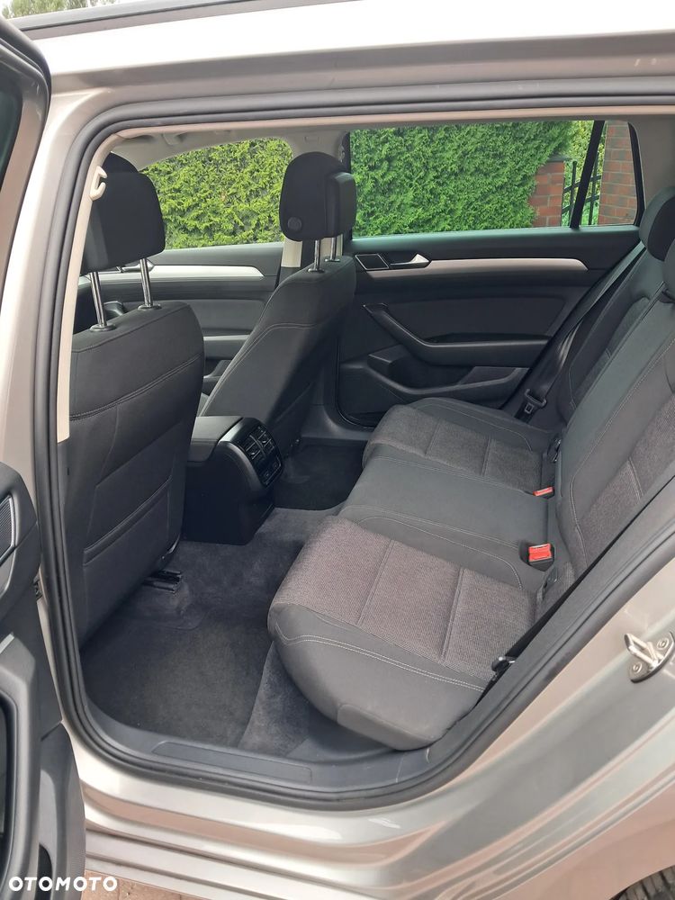 Volkswagen Passat - 9