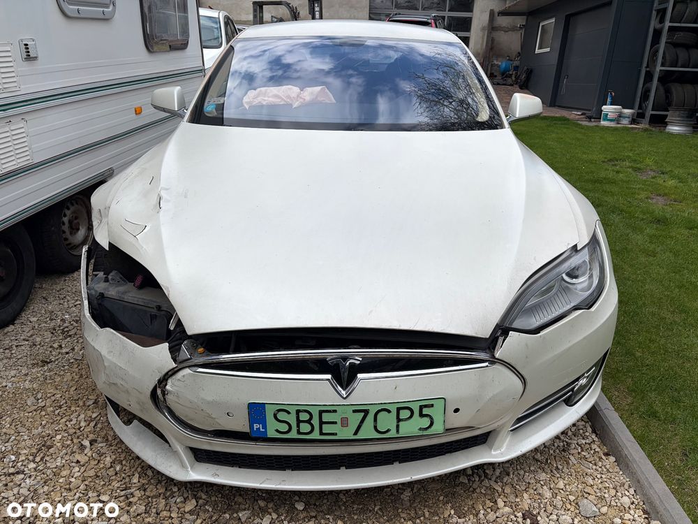 Tesla Model S - 4