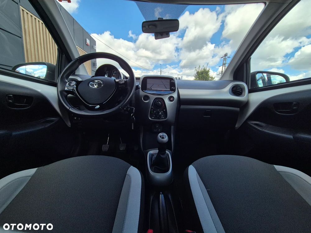 Toyota Aygo x-play Eco - 32