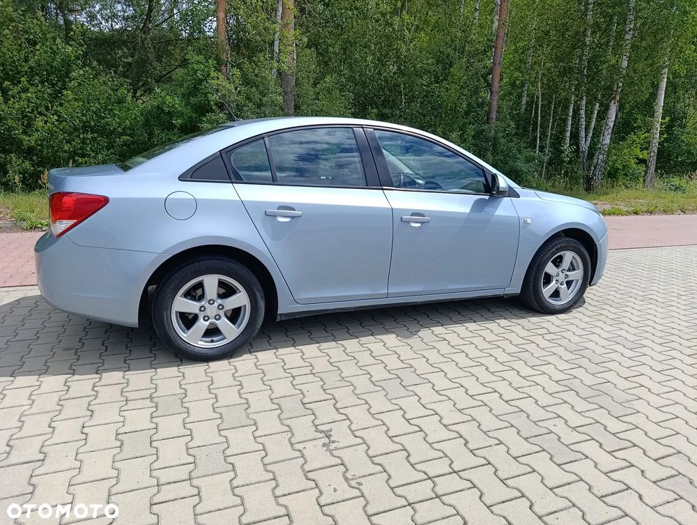 Chevrolet Cruze 1.6 - 12