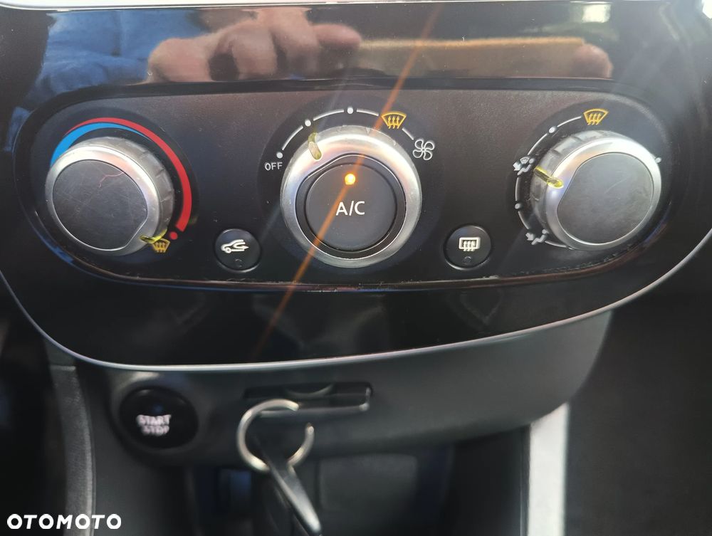 Renault Clio 1.2 16V 75 LIMITED - 19