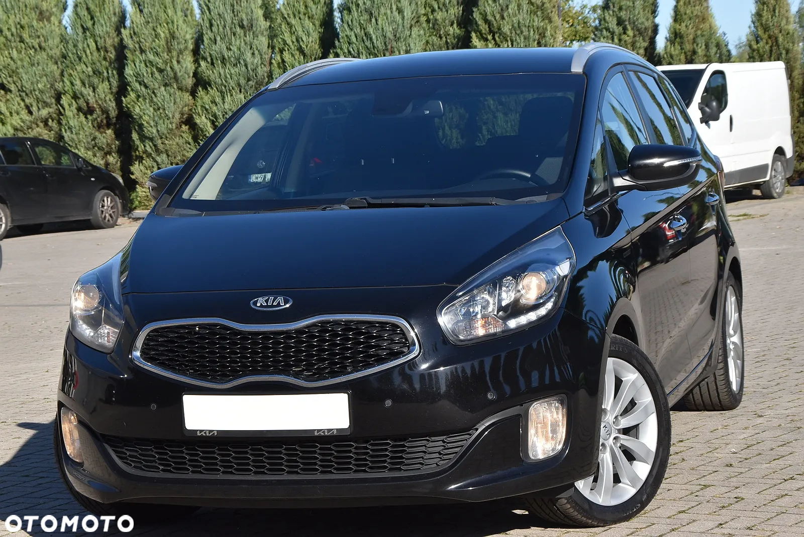 Kia Carens - 2