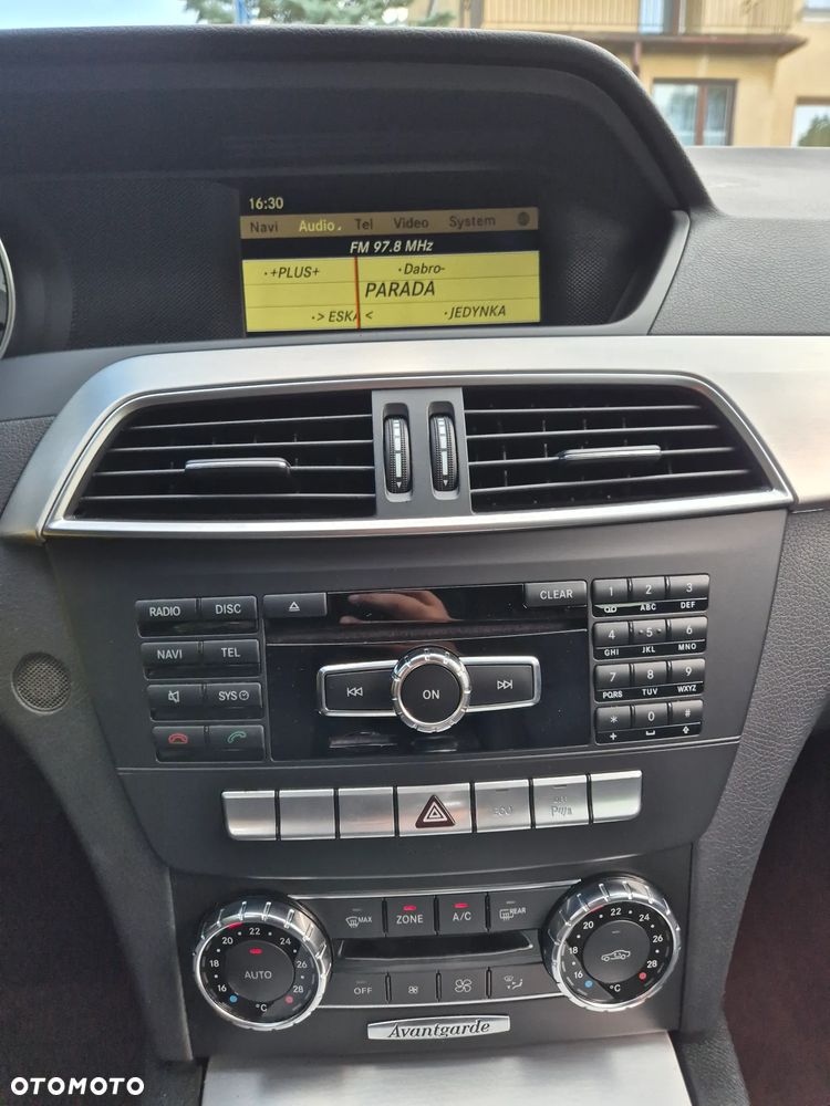 Mercedes-Benz Klasa C 180 BlueEFFICIENCY Avantgarde - 32