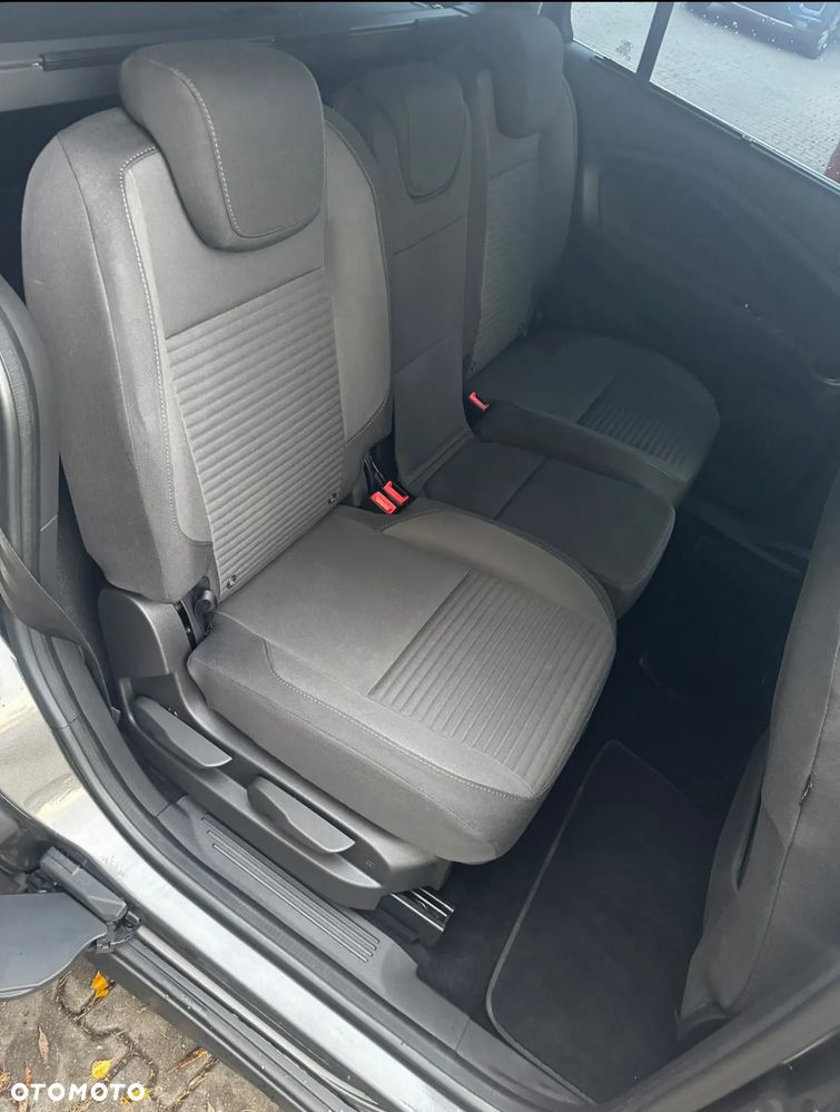 Ford Grand C-MAX - 22