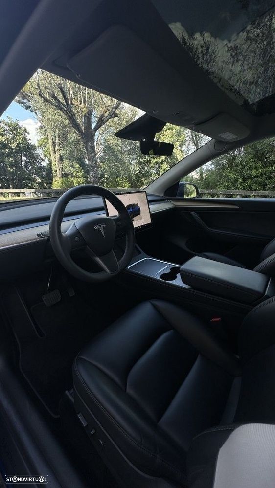 Tesla Model Y - 15