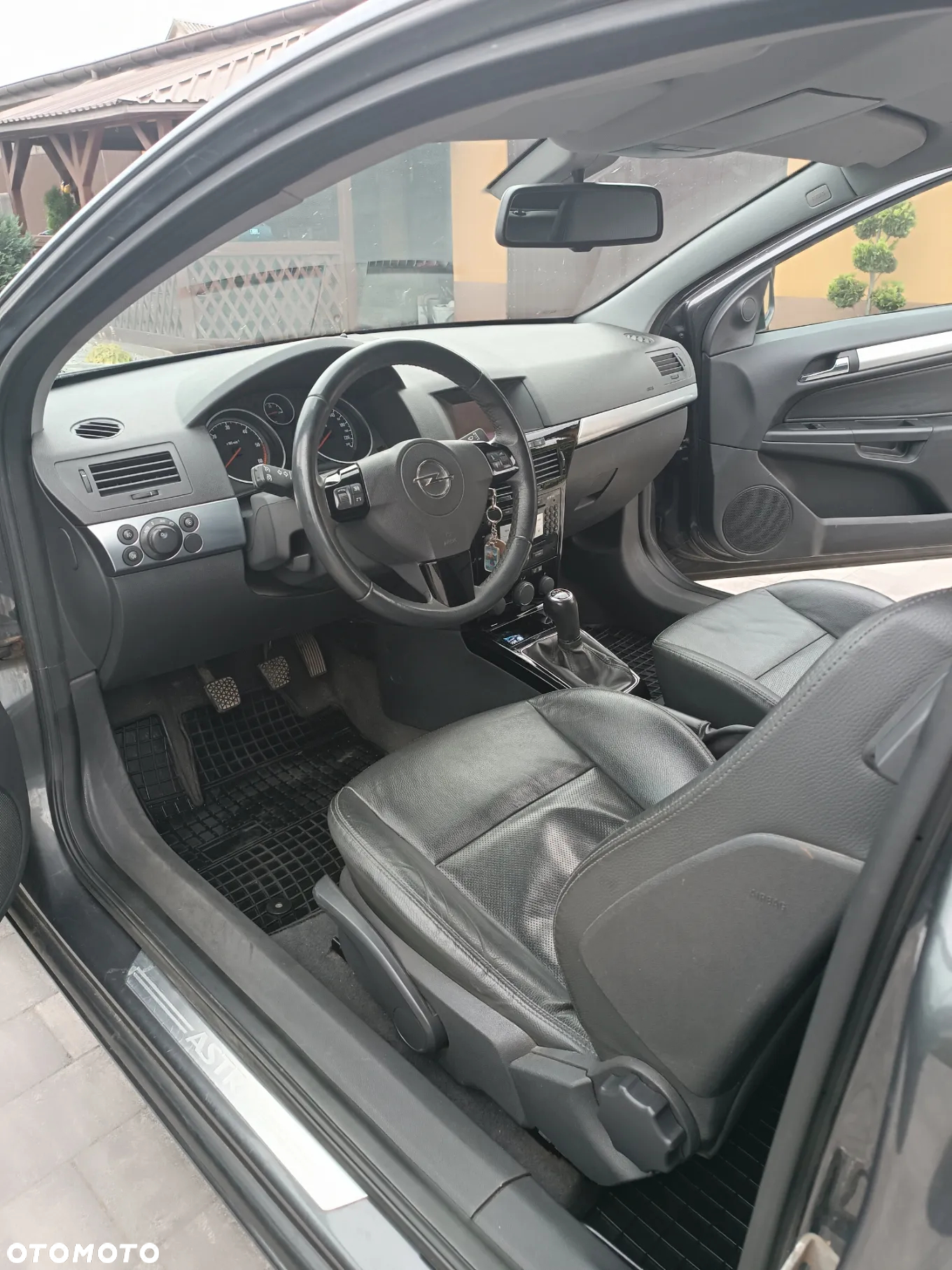 Opel Astra GTC 1.9 CDTI Cosmo - 3