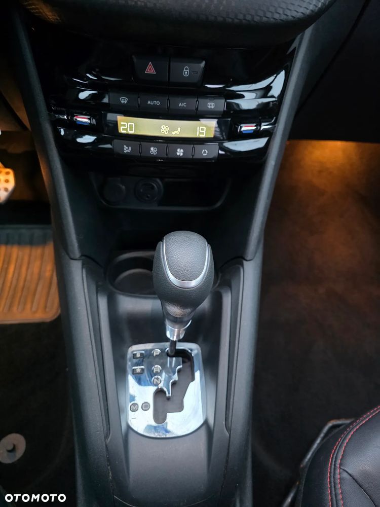 Peugeot 208 1.2 PureTech Allure S&S EAT6 - 11