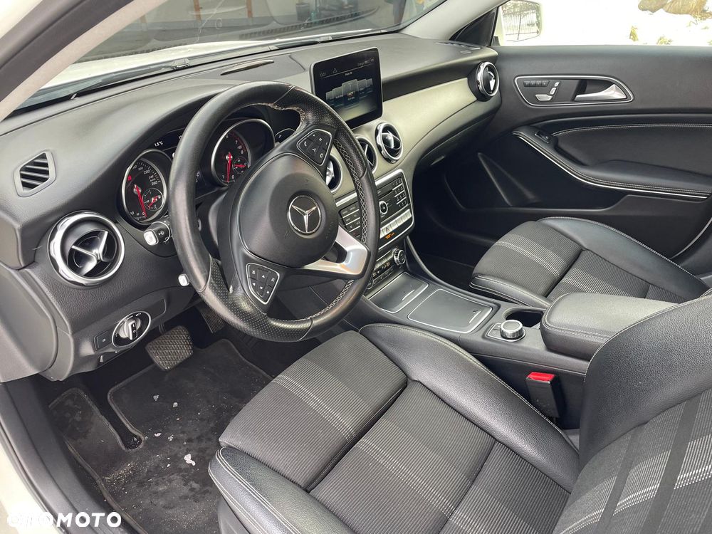 Mercedes-Benz GLA 220 4-Matic - 4