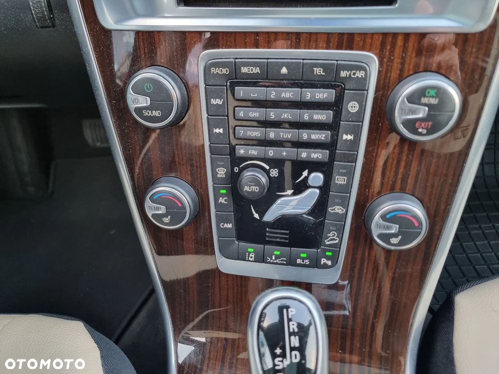 Volvo XC 60 D5 AWD Geartronic Momentum - 14