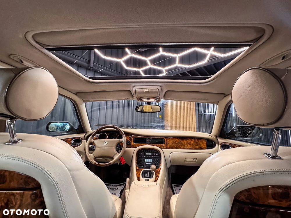 Jaguar Daimler 8 - 27