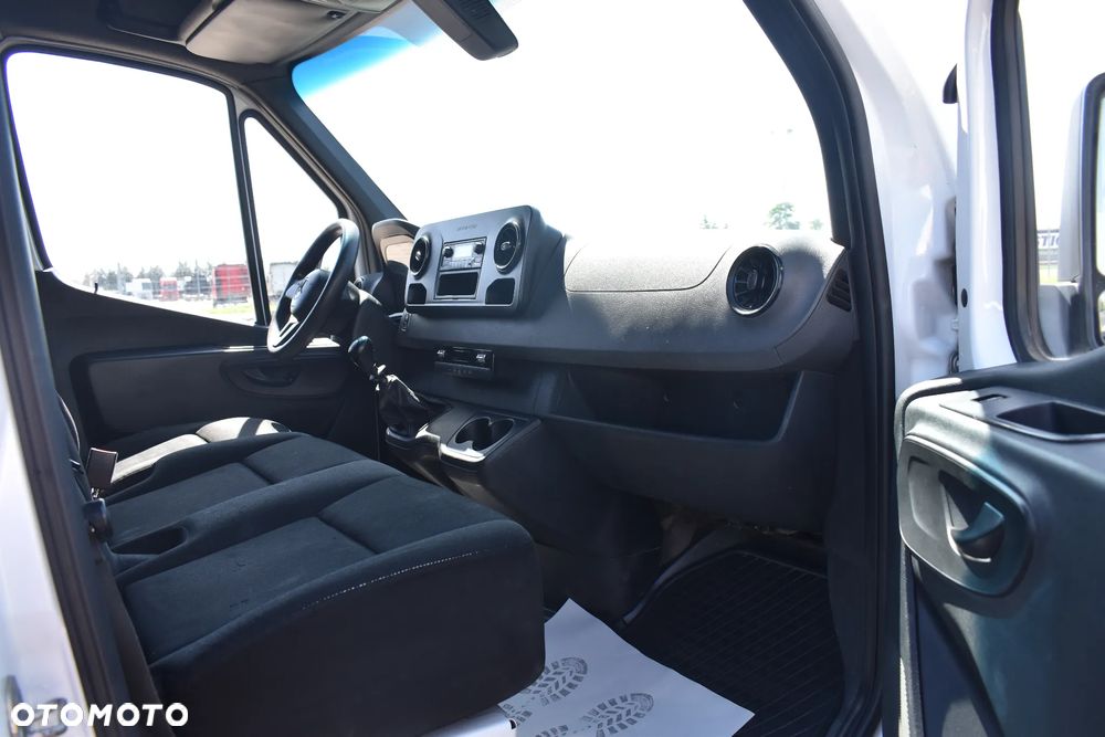 Mercedes-Benz Sprinter - 16