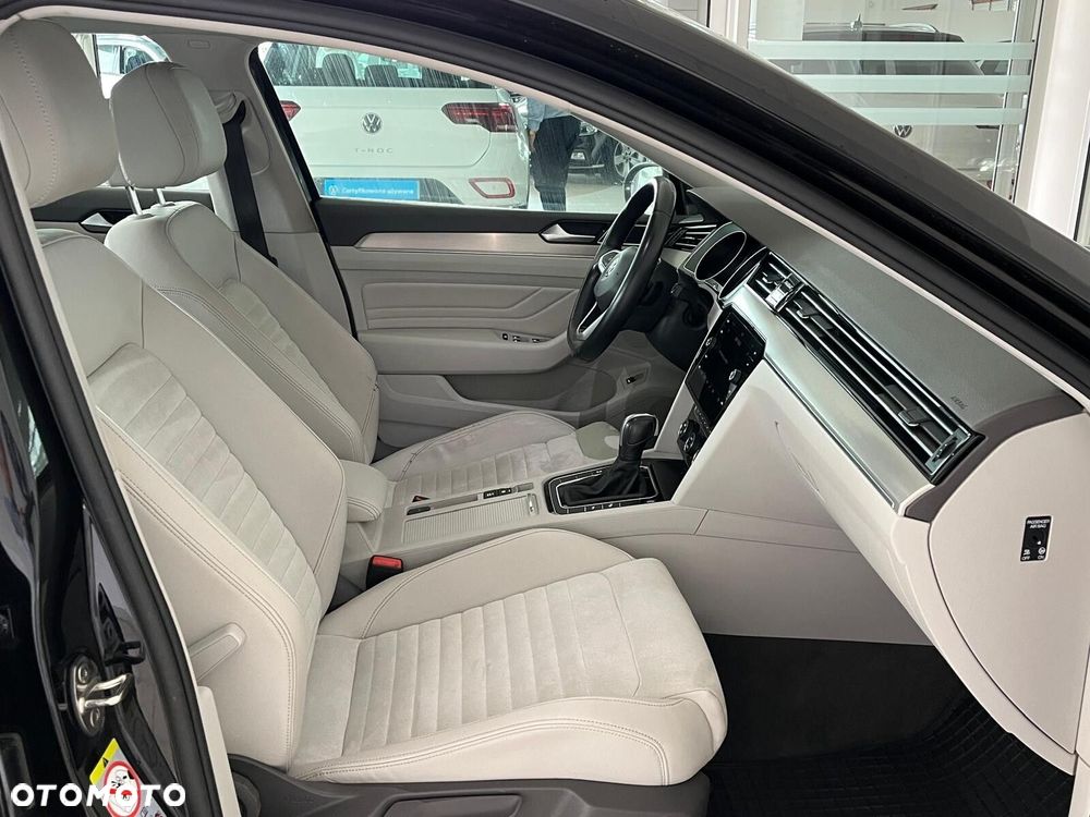Volkswagen Passat 2.0 TDI Elegance DSG - 22